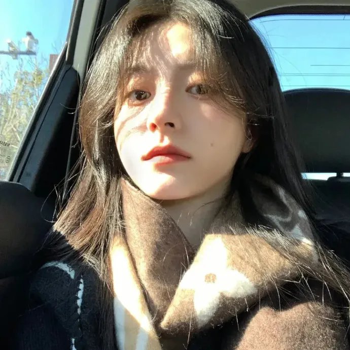 照片里的伴娘